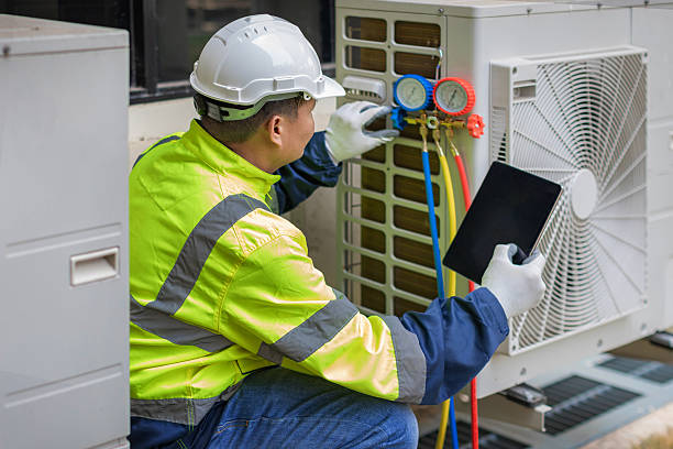 Professional Hvac technician working in Hometown, PA
